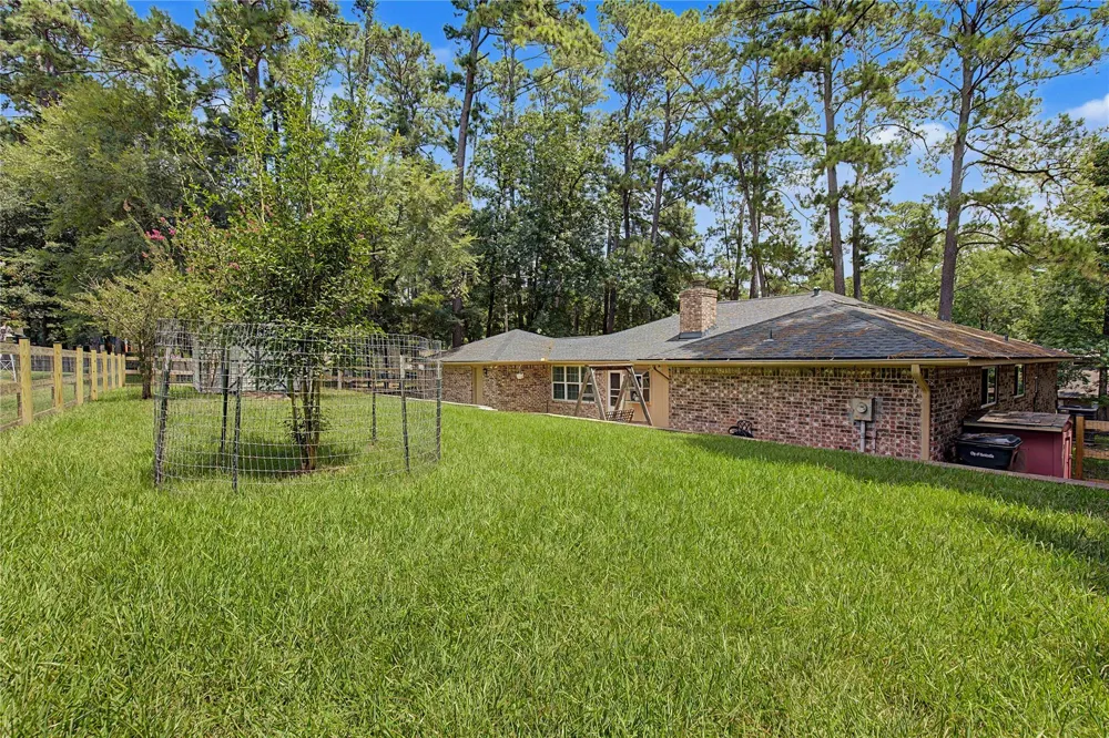 603 Hillcrest Drive Huntsville, TX 77340