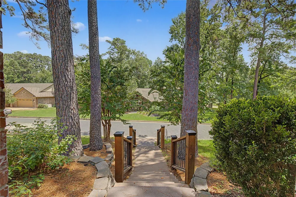 603 Hillcrest Drive Huntsville, TX 77340