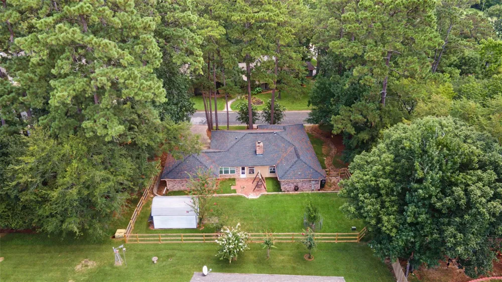 603 Hillcrest Drive Huntsville, TX 77340