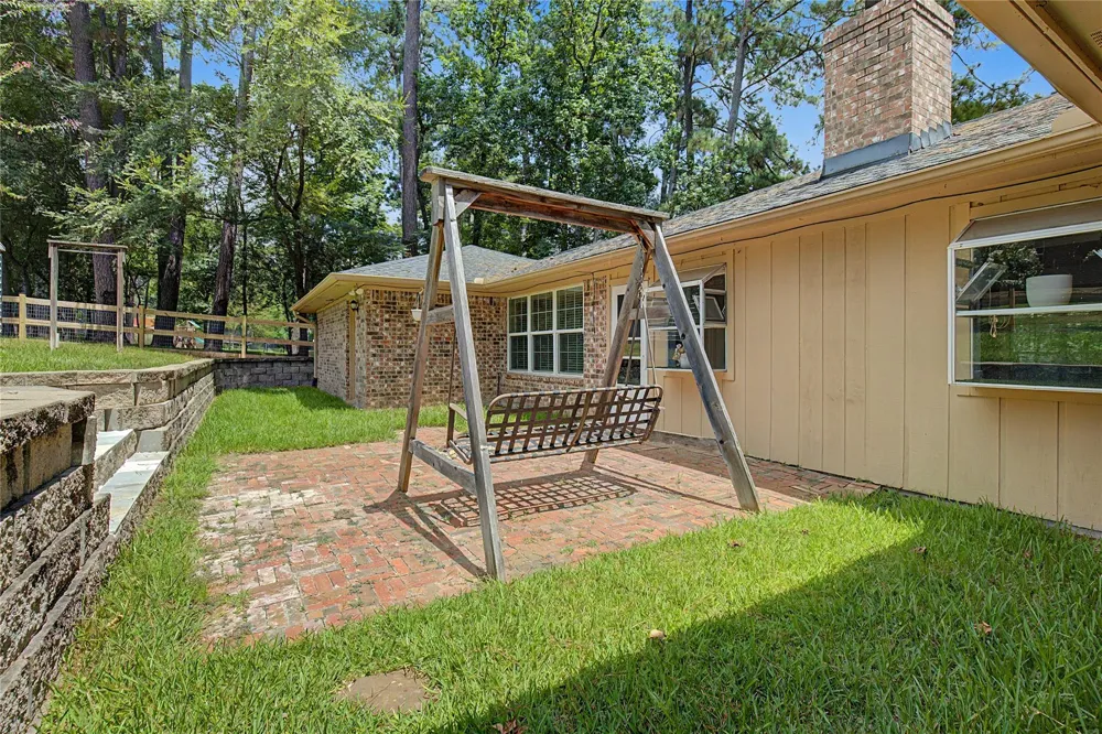 603 Hillcrest Drive Huntsville, TX 77340