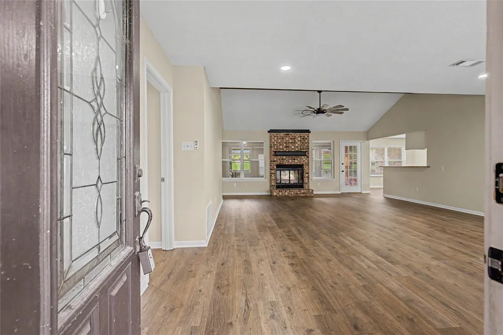 603 Hillcrest Drive Huntsville, TX 77340