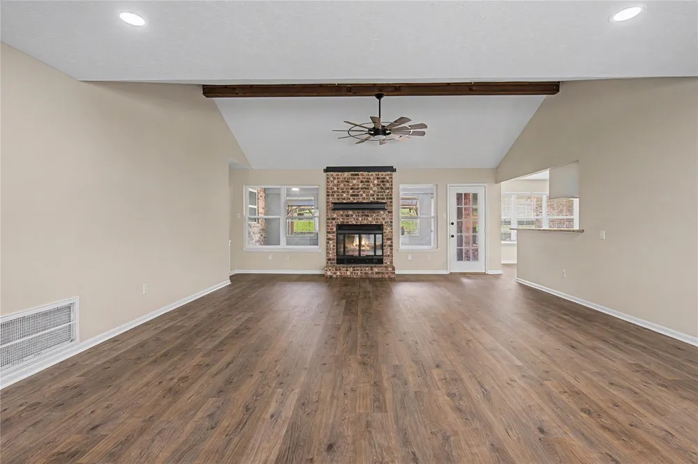 603 Hillcrest Drive Huntsville, TX 77340