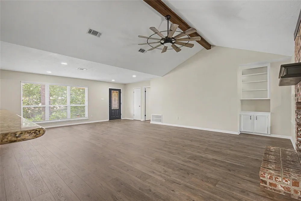 603 Hillcrest Drive Huntsville, TX 77340