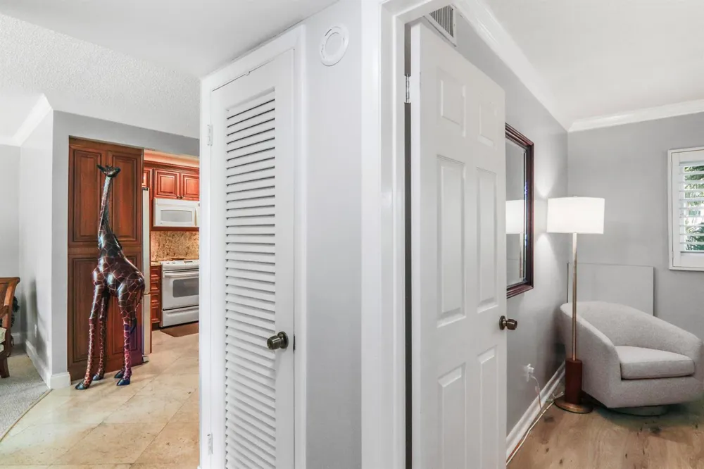 139 SUNRISE AVENUE #101 Palm Beach, FL 33480