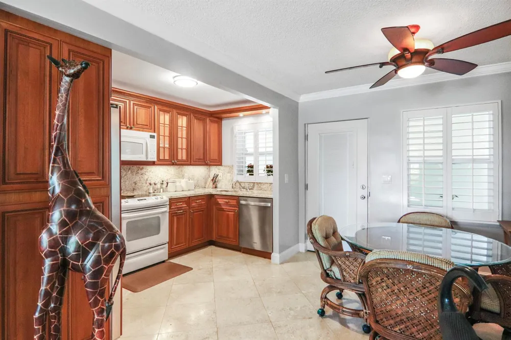 139 SUNRISE AVENUE #101 Palm Beach, FL 33480