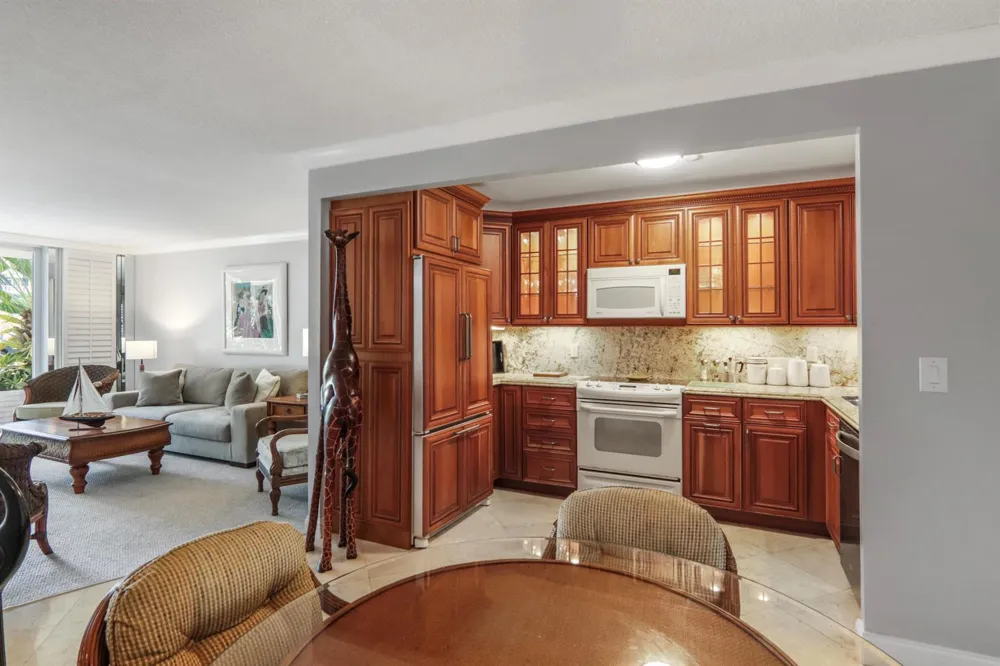139 SUNRISE AVENUE #101 Palm Beach, FL 33480