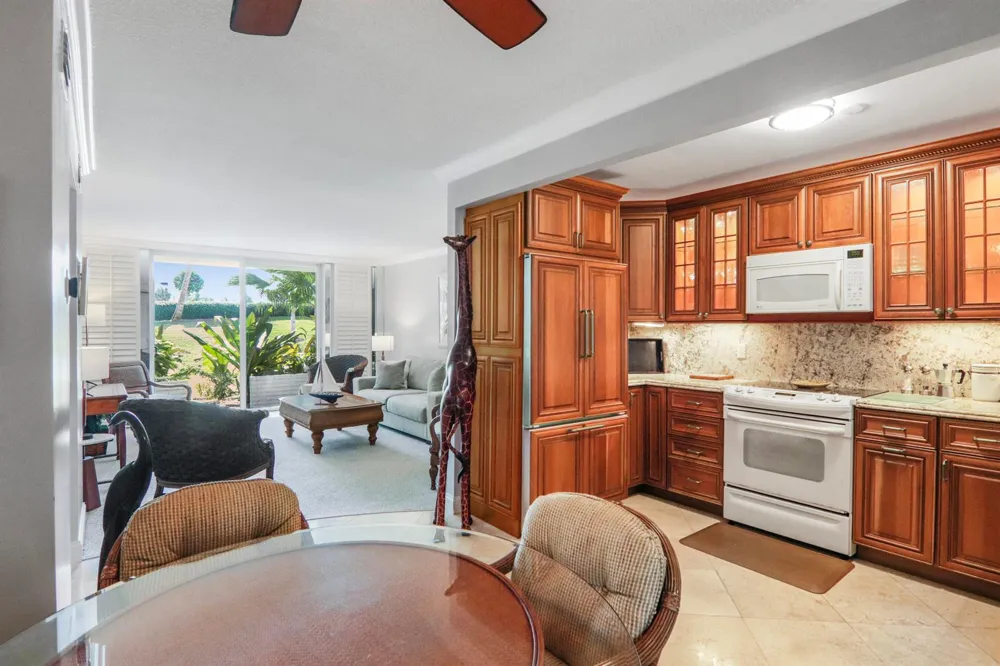139 SUNRISE AVENUE #101 Palm Beach, FL 33480
