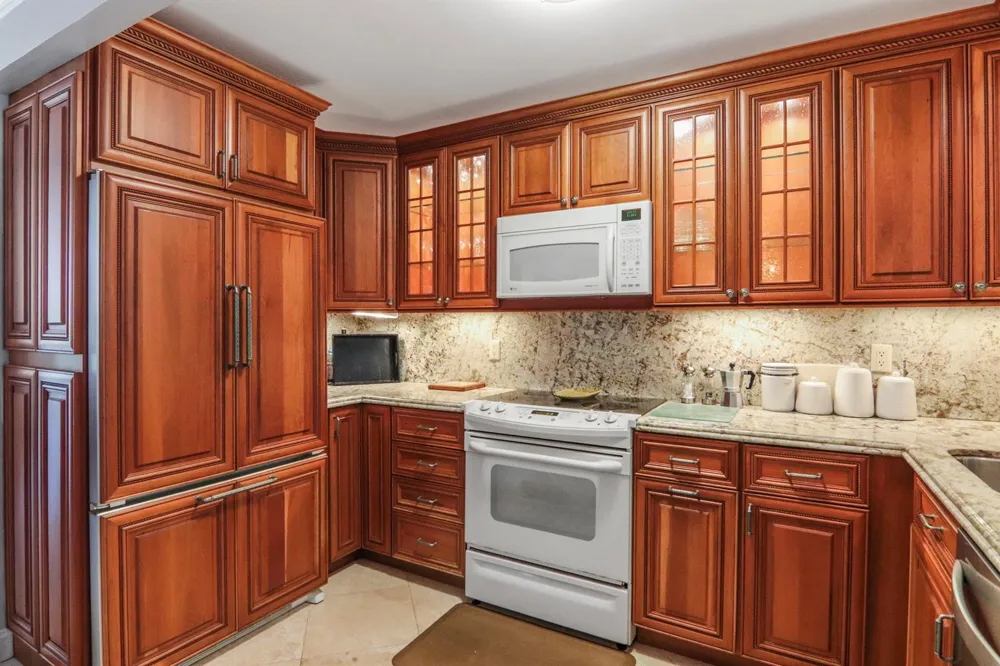 139 SUNRISE AVENUE #101 Palm Beach, FL 33480