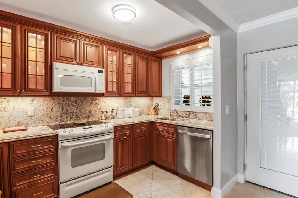 139 SUNRISE AVENUE #101 Palm Beach, FL 33480