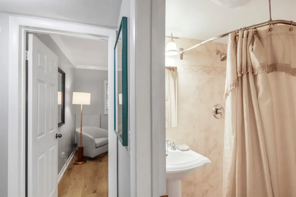 139 SUNRISE AVENUE #101 Palm Beach, FL 33480