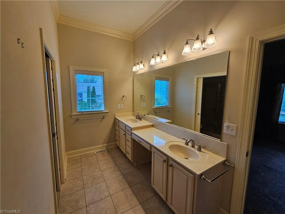381 Hollybrook Drive Bermuda Run, NC 27006