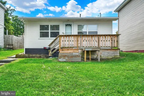 1608 W POPLAR TERRACE