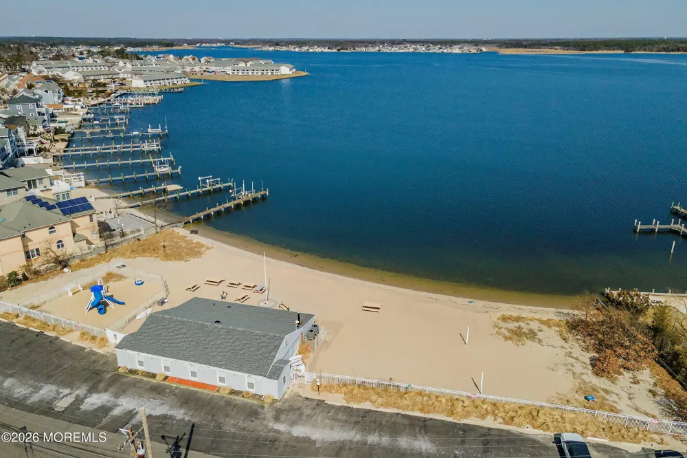 28 Harbor View Lane Toms River, NJ 08753