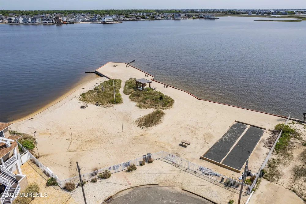 28 Harbor View Lane Toms River, NJ 08753