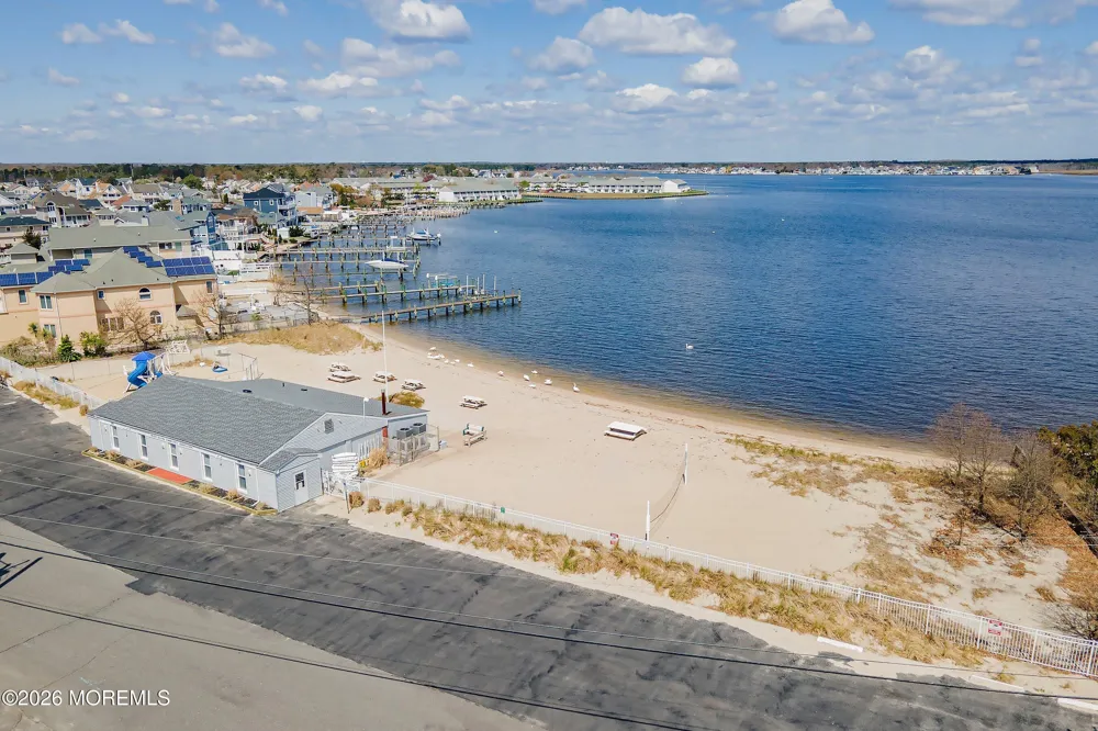 28 Harbor View Lane Toms River, NJ 08753
