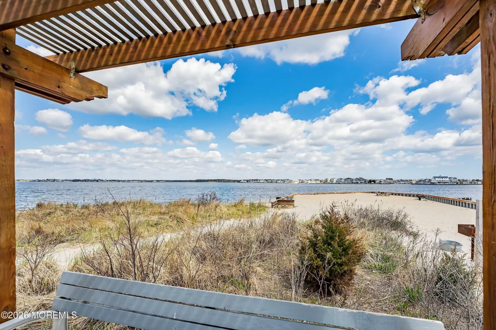 28 Harbor View Lane Toms River, NJ 08753