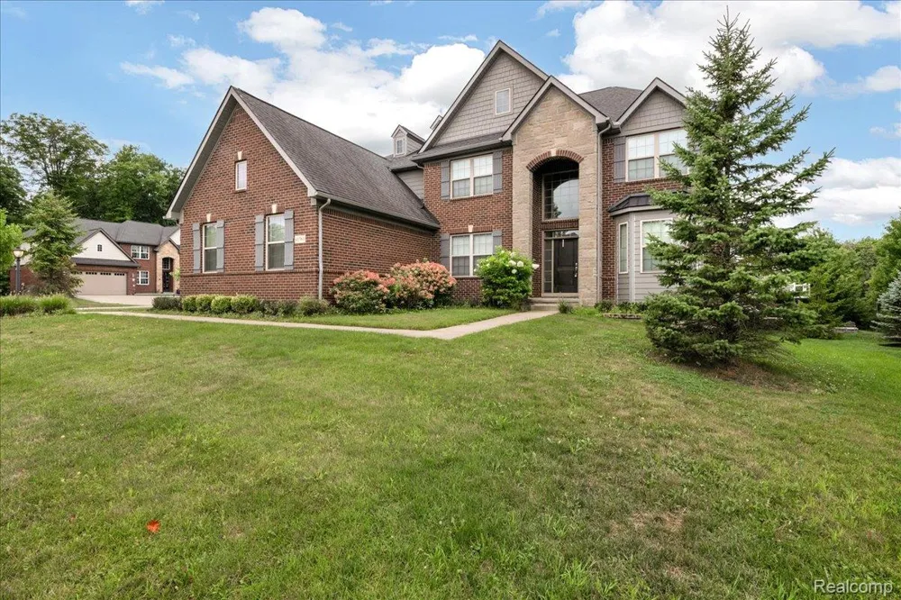 41761 Steinbeck Glen Novi City, MI 48377