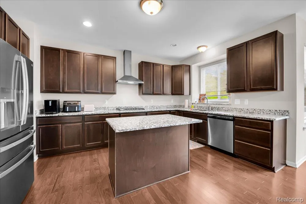 41761 Steinbeck Glen Novi City, MI 48377