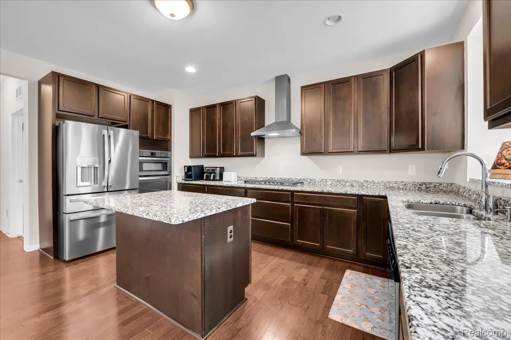 41761 Steinbeck Glen Novi City, MI 48377