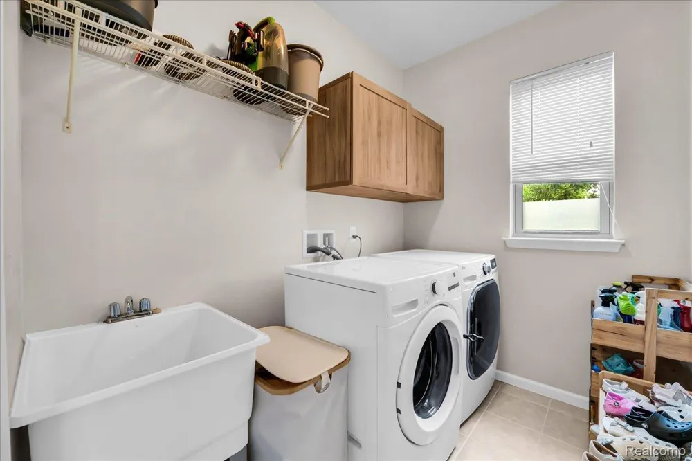 41761 Steinbeck Glen Novi City, MI 48377