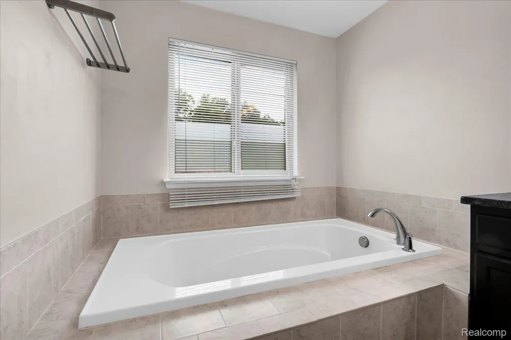 41761 Steinbeck Glen Novi City, MI 48377