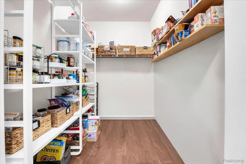 41761 Steinbeck Glen Novi City, MI 48377