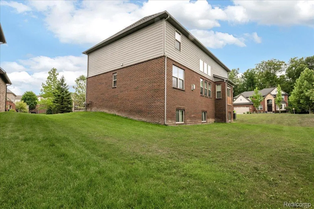41761 Steinbeck Glen Novi City, MI 48377