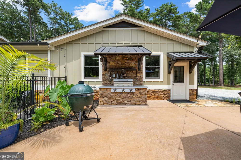 359 Trammell RD Moreland, GA 30259