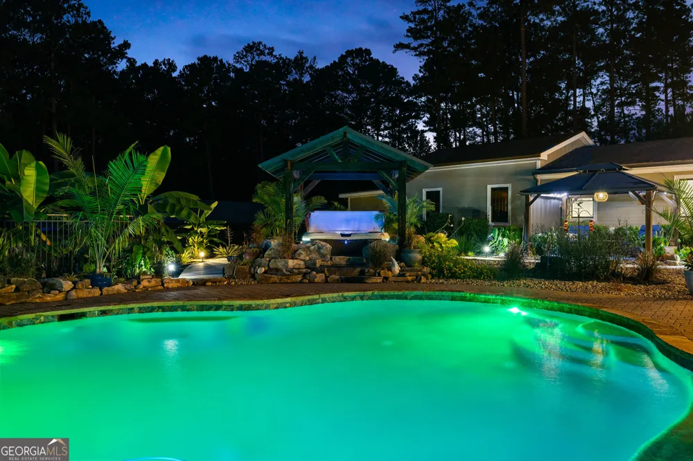 359 Trammell RD Moreland, GA 30259