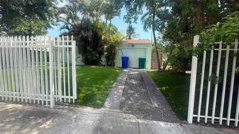 52 NE 51st St