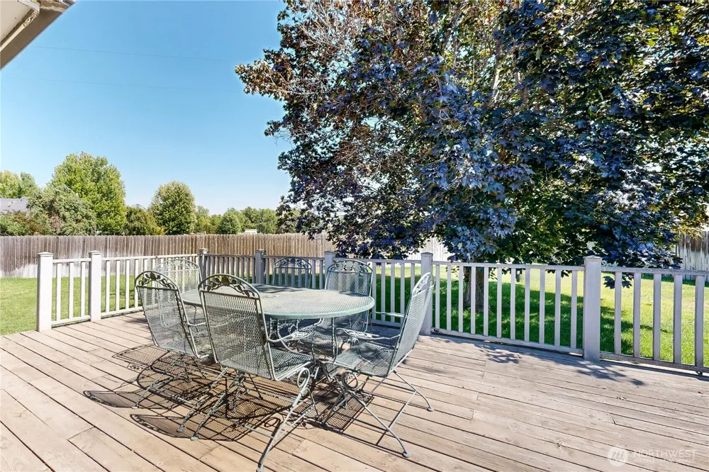 1916 SE Clover Court College Place, WA 99324