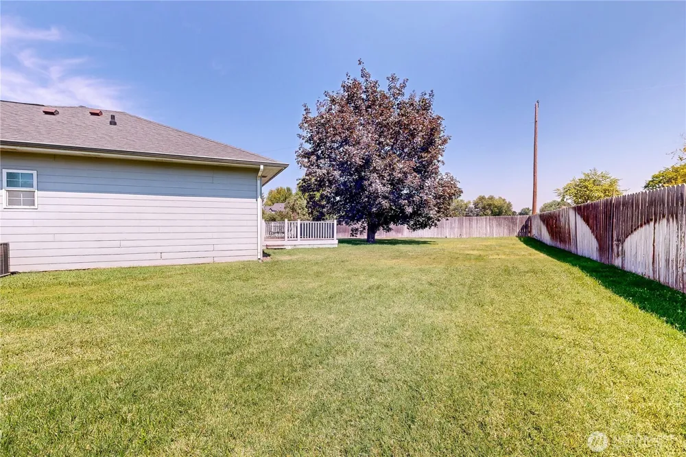 1916 SE Clover Court College Place, WA 99324
