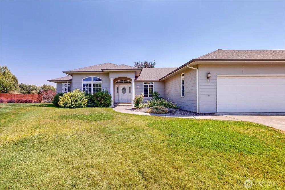 1916 SE Clover Court College Place, WA 99324