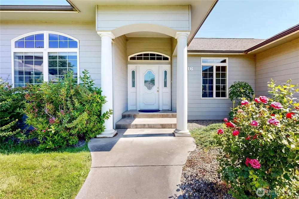 1916 SE Clover Court College Place, WA 99324