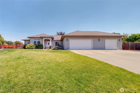 1916 SE Clover Court
