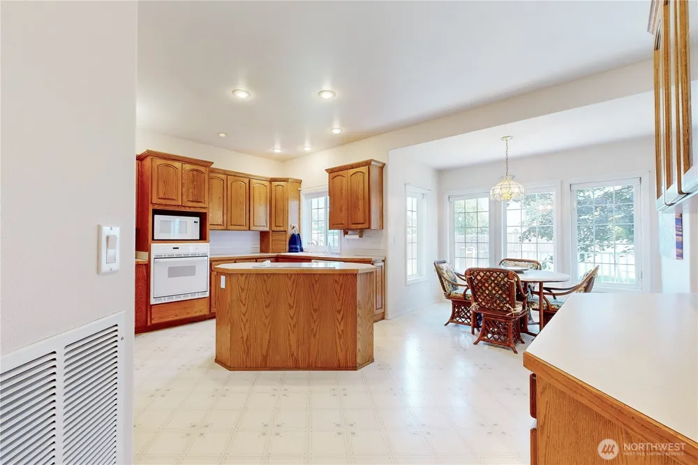 1916 SE Clover Court College Place, WA 99324