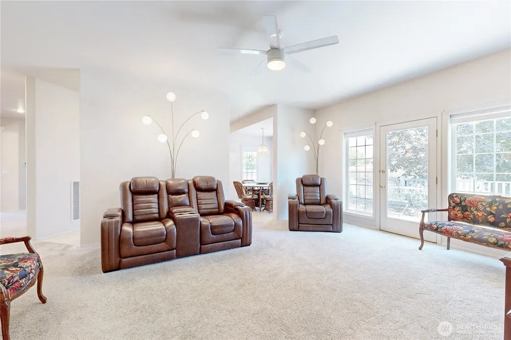 1916 SE Clover Court College Place, WA 99324