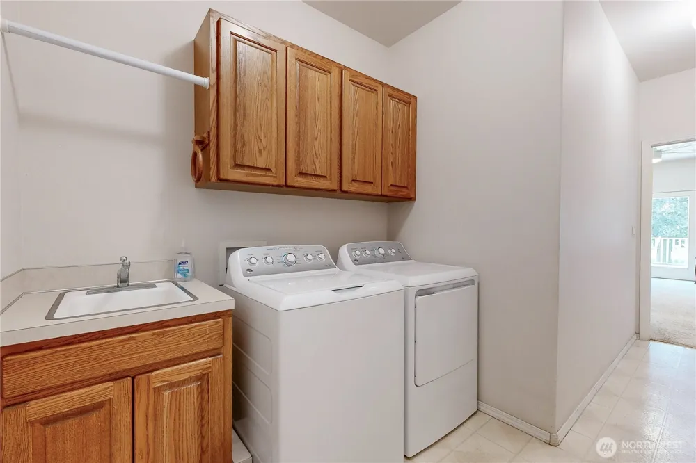 1916 SE Clover Court College Place, WA 99324