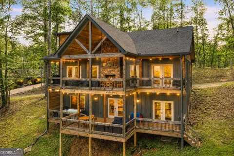 518 Mango LN