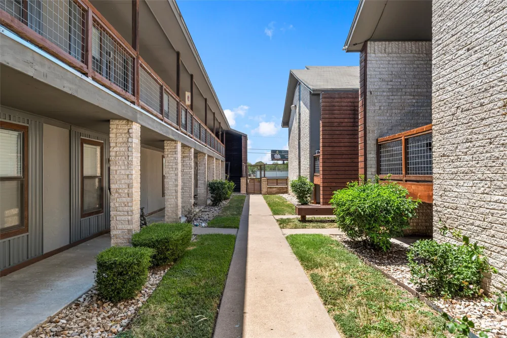 1348 S 12th Street Waco, TX 76706