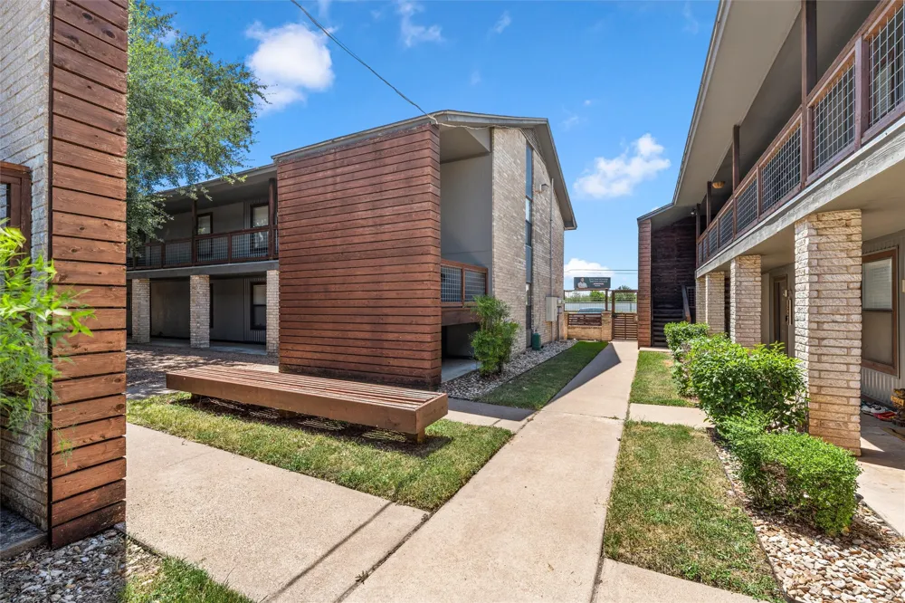 1348 S 12th Street Waco, TX 76706