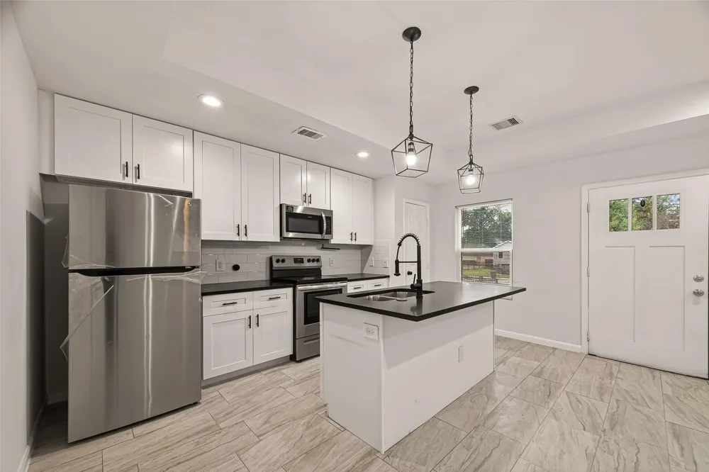 4302 Hirsch Road #B Houston, TX 77026