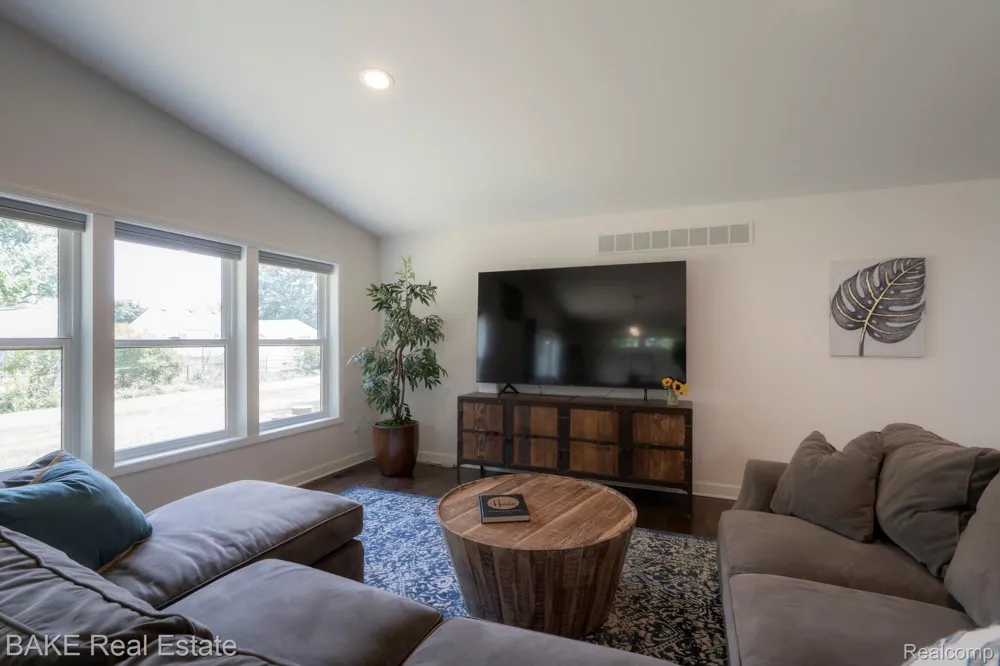 590 Sheldon Road Plymouth City, MI 48170