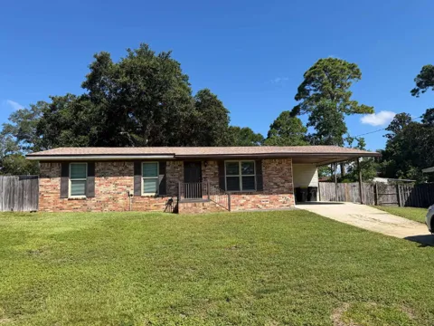 309 NW Cecelia Drive