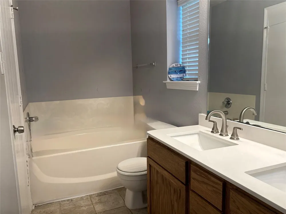5427 Chase Wood Drive Bacliff, TX 77518