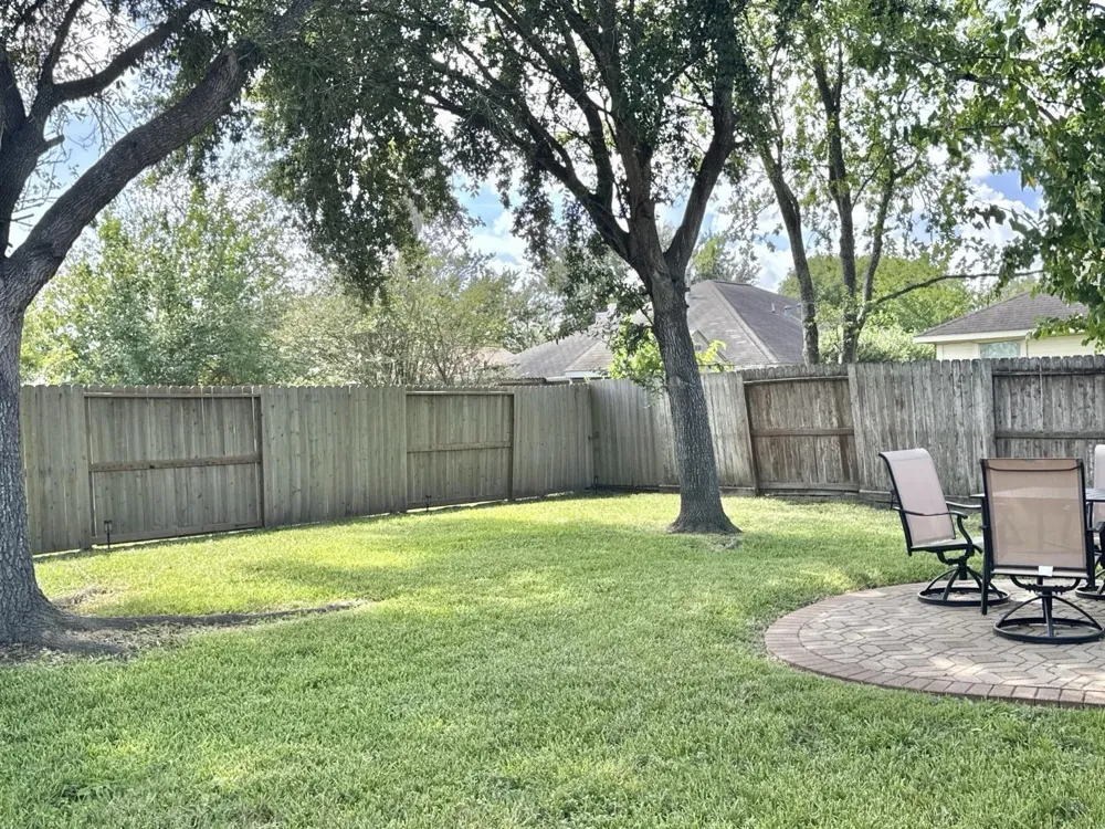 5427 Chase Wood Drive Bacliff, TX 77518