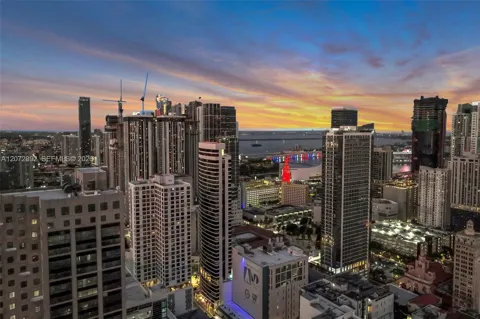225 Miami Ave #210