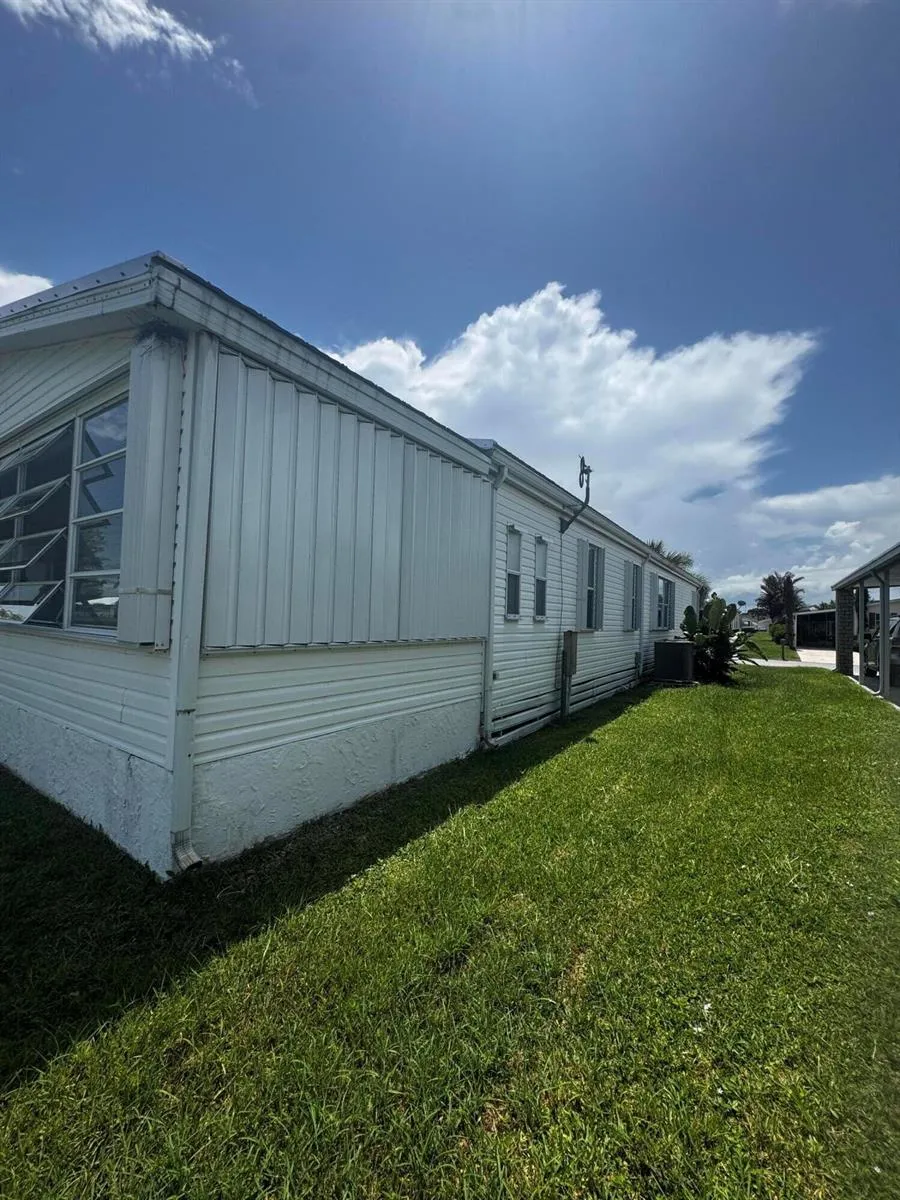 6732 Sinsonte Court Fort Pierce, FL 34951