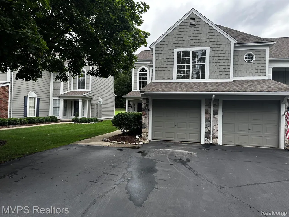 1945 Eagle Pointe #72 Bloomfield Charter Township, MI 48304