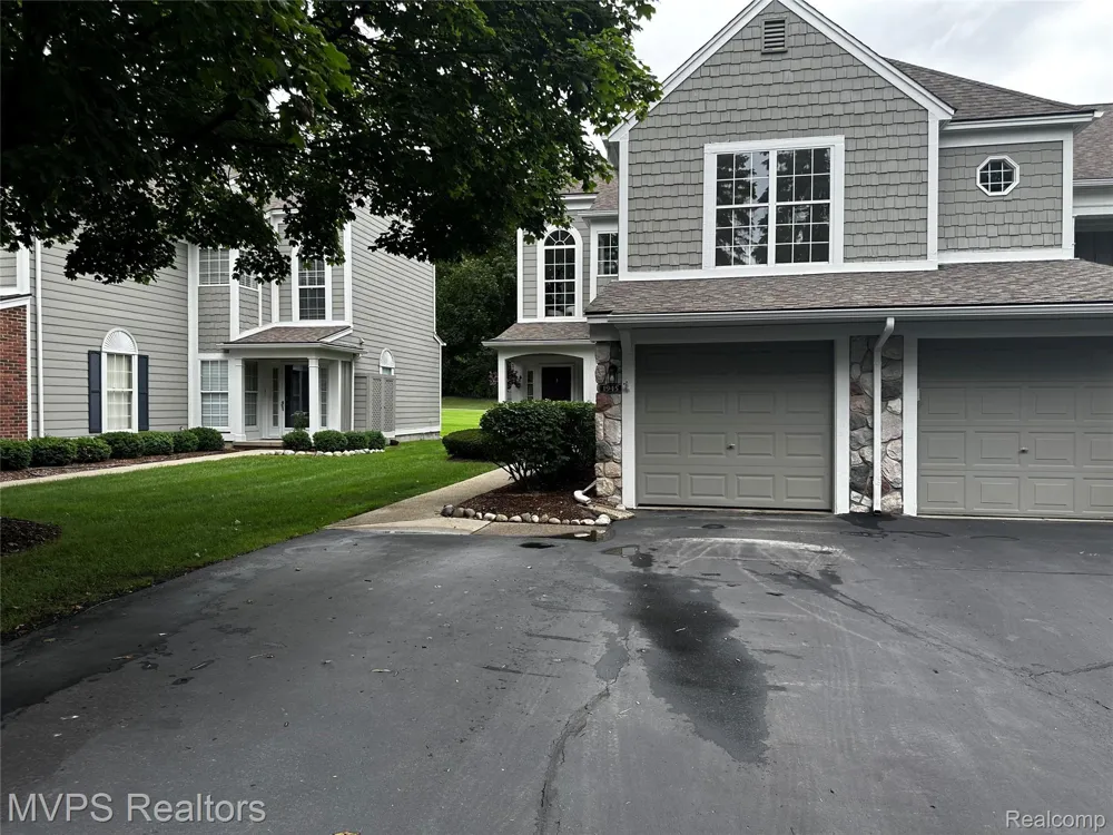 1945 Eagle Pointe #72 Bloomfield Charter Township, MI 48304